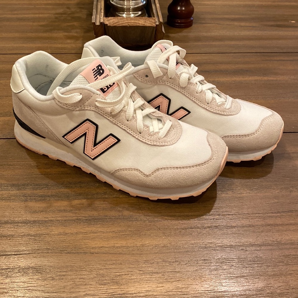 New Balance Women's 515 V3 Sneaker, Sea Salt/Pink Haze, 10 EUC